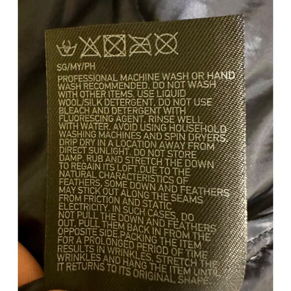 UNIQLO Ultra Light Down Jacket Women’s Large Navy Blue Packable Puffer Coat Warm - Picture 8 of 8